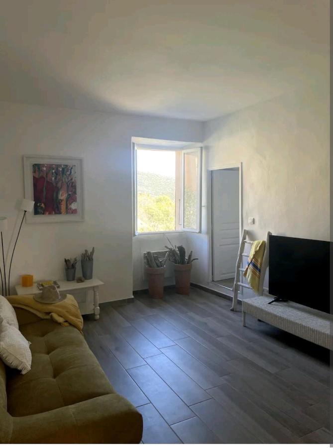 Vue En Plein Centre De Appartement Cargèse